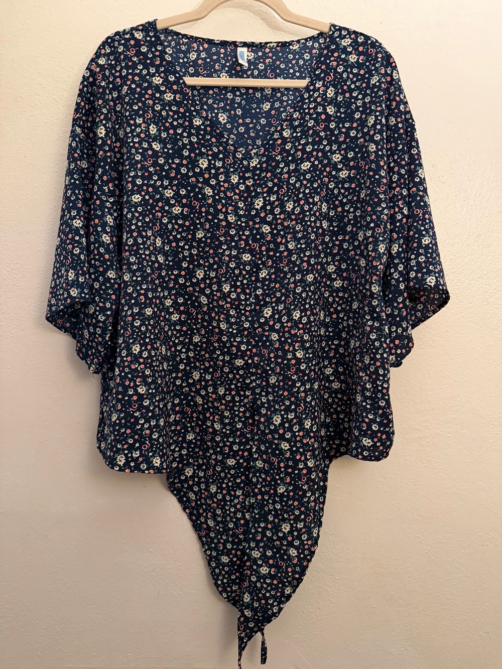 Viishow Navy Floral Boho Trendy Tie-Front Blouse size XL Like New - Picture 4 of 7